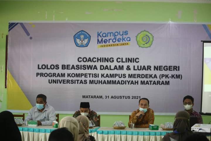 GELAR COACHING CLINIC LOLOS BEASISWA, REKTOR BERPESAN AGAR MAHASISWA PERBANYAK BELAJAR BAHASA