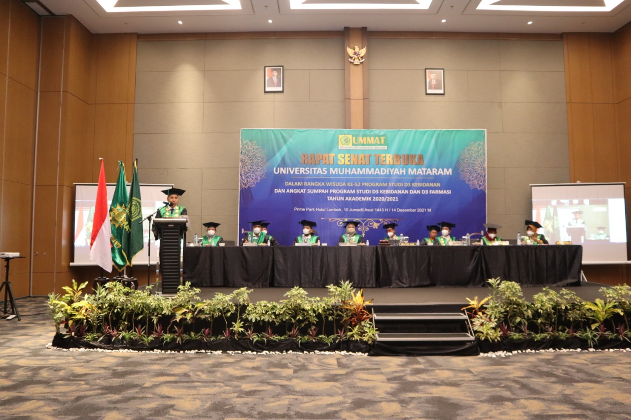 UMMAT GELAR WISUDA KE-52 PROGRAM D3 KEBIDANAN DAN SUMPAH PROFESI D3 KEBIDANAN SERTA D3 FARMASI