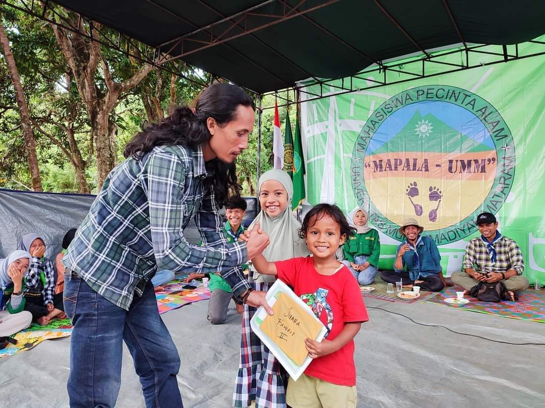 MAPALA UMMAT RAJUT DESA BINAAN MELALUI KEMAH BHAKTI SOSIAL