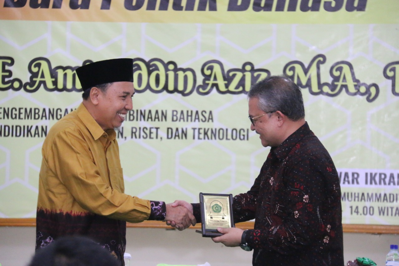 UMMAT gelar Kuliah Umum Arah Baru Politik Bahasa bersama Prof E Aminuddin Azis. M.A, Ph.D