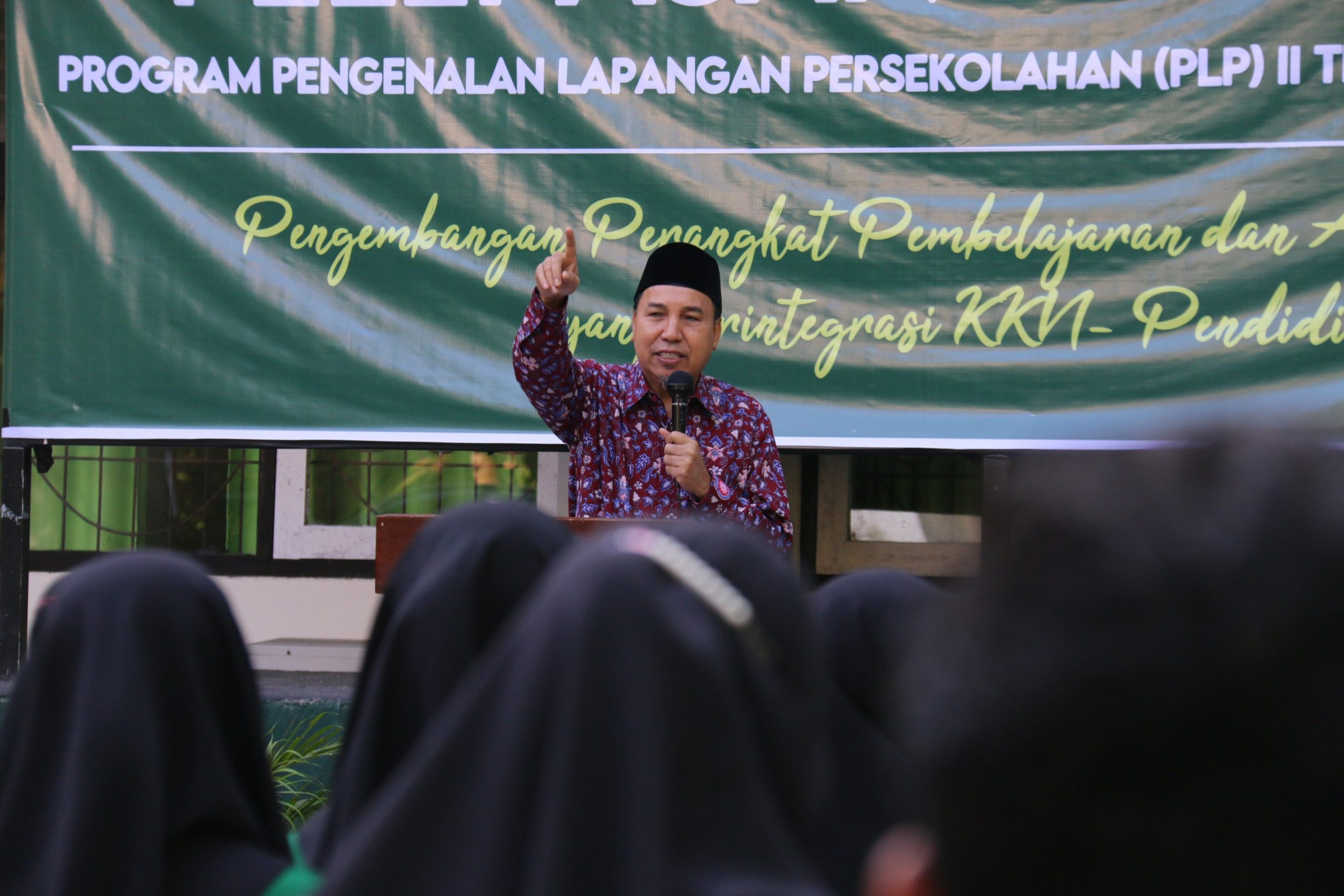 PENUH HARU, UMMAT GELAR PELEPASAN MAHASISWA PROGRAM PENGENALAN LAPANGAN PERSEKOLAHAN (PLP) II TERINTEGRASI KKN PENDIDIKAN