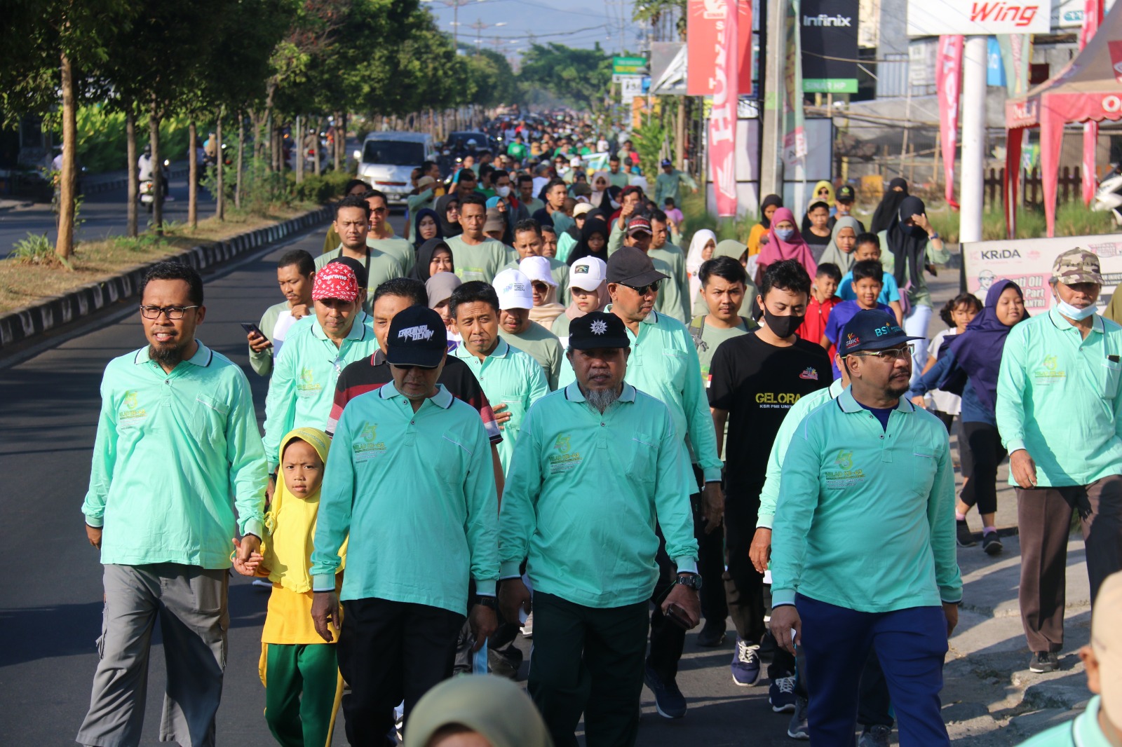 RANGKAIAN MILAD KE-43, UMMAT GELAR JALAN SEHAT DENGAN TEMA SINERGI MENUJU UMMAT YANG UNGGUL DAN BERKEMAJUAN