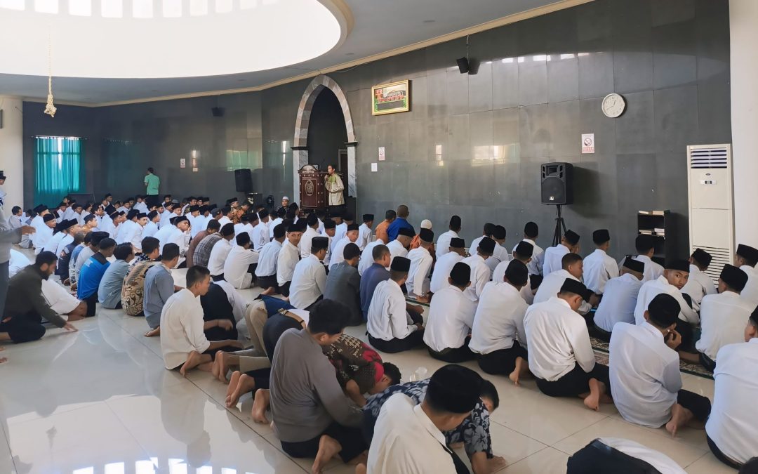 1800-AN MAHASISWA BARU UMMAT SALAT BERJAMAAH UNTUK EKOSISTEM ISLAMISASI KAMPUS