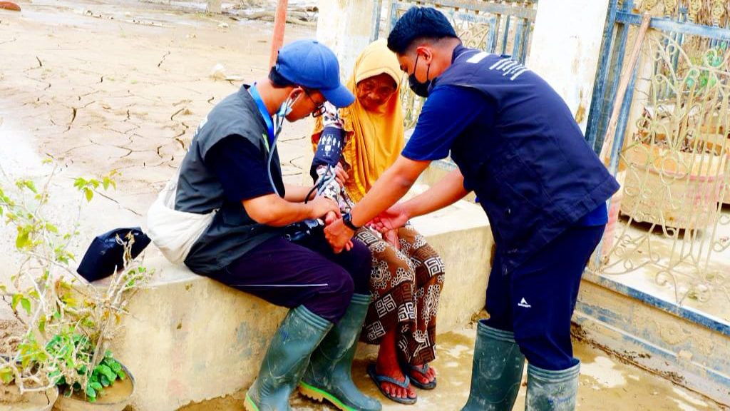 Home Care Pascabencana Banjir Aceh Tamiang, Tim Medis UMMAT Layani Warga Rantau Pauh